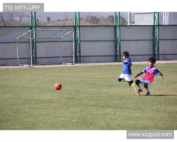 萌力满满的足球小将们用笑容与球技征服球迷心灵