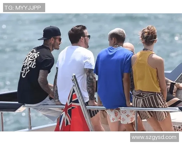 足球巨星带着孩子亲子时光,感受温馨与爱的瞬间 足球巨星带着孩子亲子时光,感受温馨与爱的瞬间